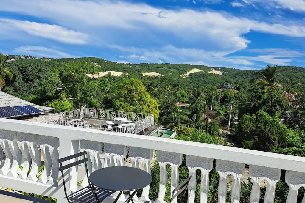 Hillside Retreat Apartment